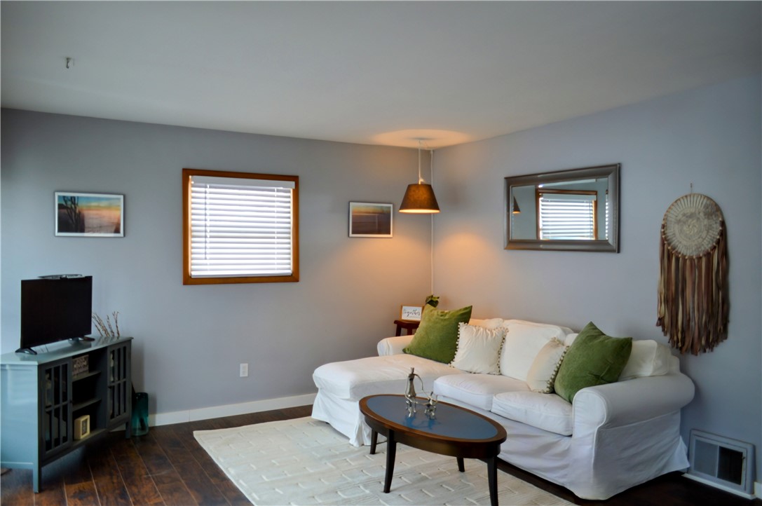 Wilkins Twp, Pennsylvania 15235, United States, 3 Bedrooms Bedrooms, ,2 BathroomsBathrooms,Residential,Contingent,78511