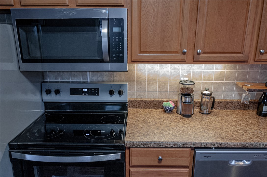 Wilkins Twp, Pennsylvania 15235, United States, 3 Bedrooms Bedrooms, ,2 BathroomsBathrooms,Residential,Contingent,78511