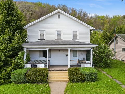 Photo of 633 Buffalo St, Franklin, PA 16323 (MLS # 1752073)