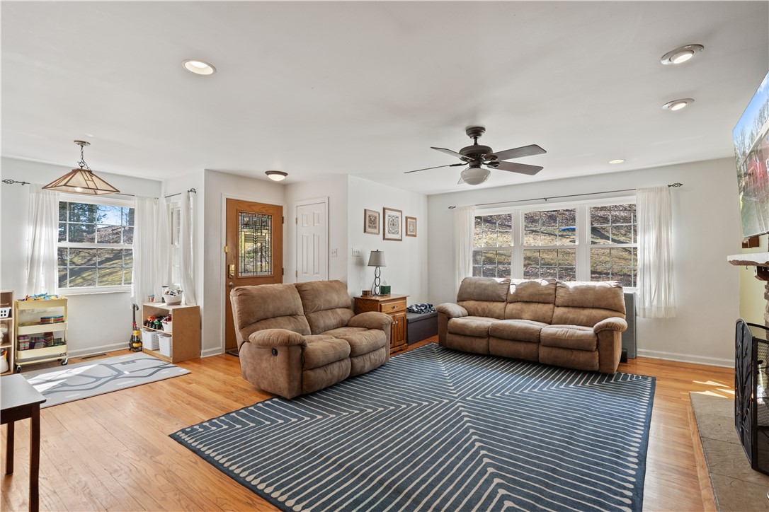 Peters Twp, Pennsylvania 15317, United States, 4 Bedrooms Bedrooms, ,3 BathroomsBathrooms,Residential,Contingent,87149