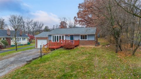 Photo of 2331 Carson Dr, Allison Park, PA 15101 (MLS # 1731508)