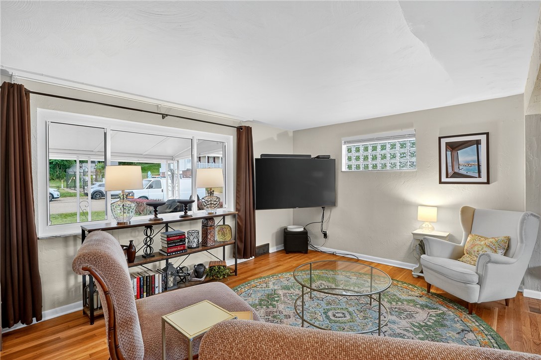 Brookline, Pennsylvania 15226, United States, 2 Bedrooms Bedrooms, ,3 BathroomsBathrooms,Residential,Contingent,163478