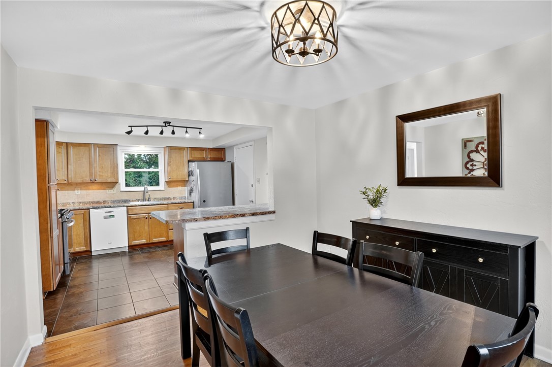 Brookline, Pennsylvania 15226, United States, 2 Bedrooms Bedrooms, ,3 BathroomsBathrooms,Residential,Contingent,163478