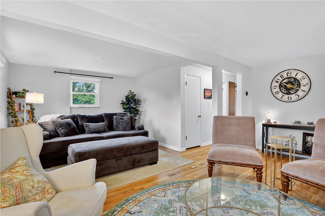 Brookline, Pennsylvania 15226, United States, 2 Bedrooms Bedrooms, ,3 BathroomsBathrooms,Residential,Contingent,163478