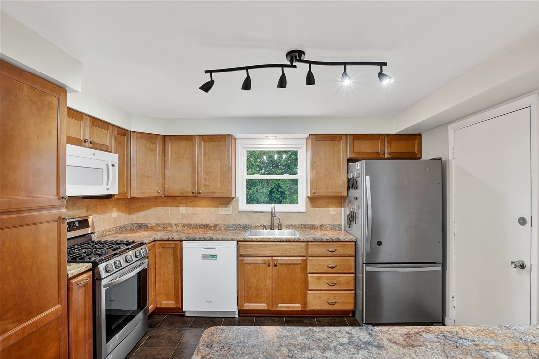 Brookline, Pennsylvania 15226, United States, 2 Bedrooms Bedrooms, ,3 BathroomsBathrooms,Residential,Contingent,163478