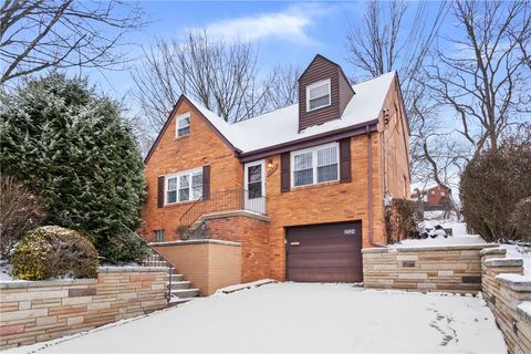 Photo of 2324 Wells Dr, Bethel Park, PA 15102 (MLS # 1735559)