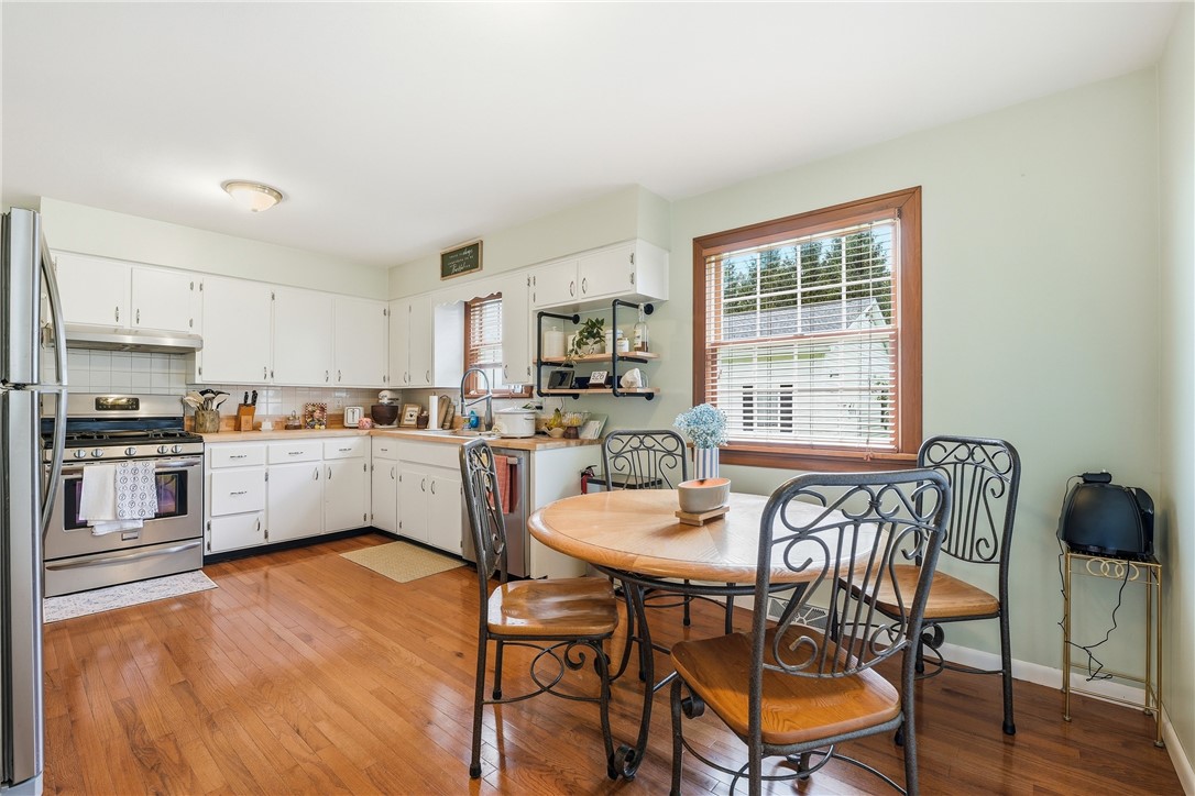 323 Brewster Rd