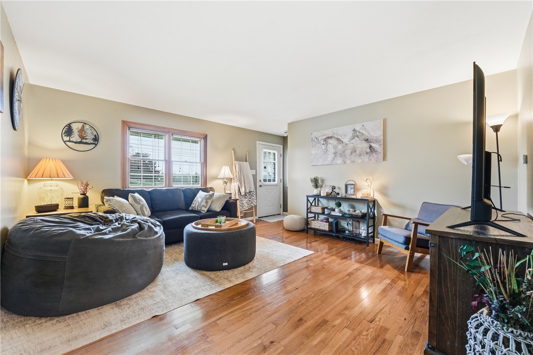 323 Brewster Rd