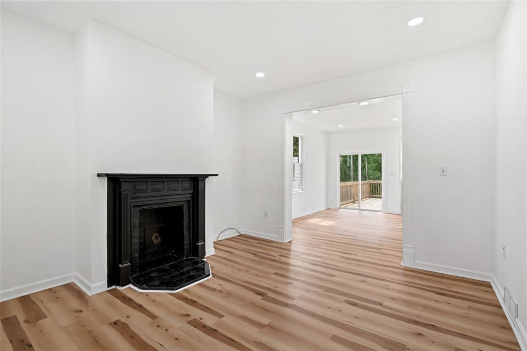 804 Dubois St