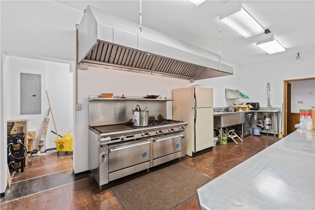 Cecil, Pennsylvania 15350, United States, ,Commercial,Active,29910