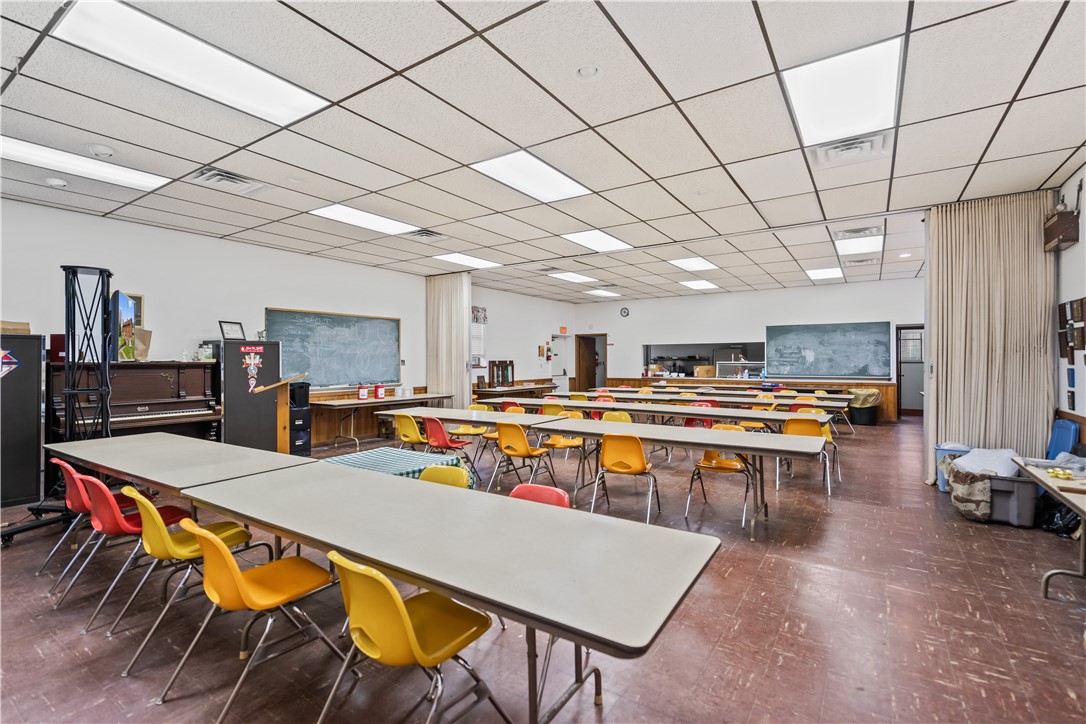 Cecil, Pennsylvania 15350, United States, ,Commercial,Active,29910