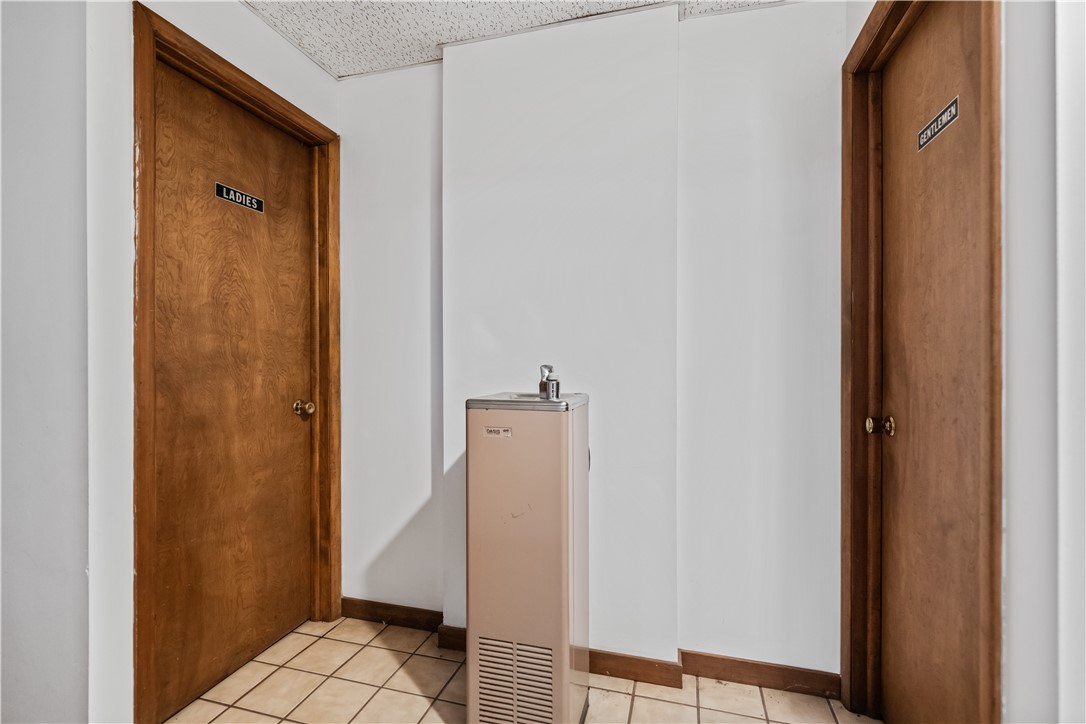 Cecil, Pennsylvania 15350, United States, ,Commercial,Active,29910