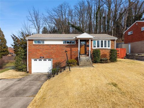 Photo of 13723 Ormsby Dr, Irwin, PA 15642 (MLS # 1737132)