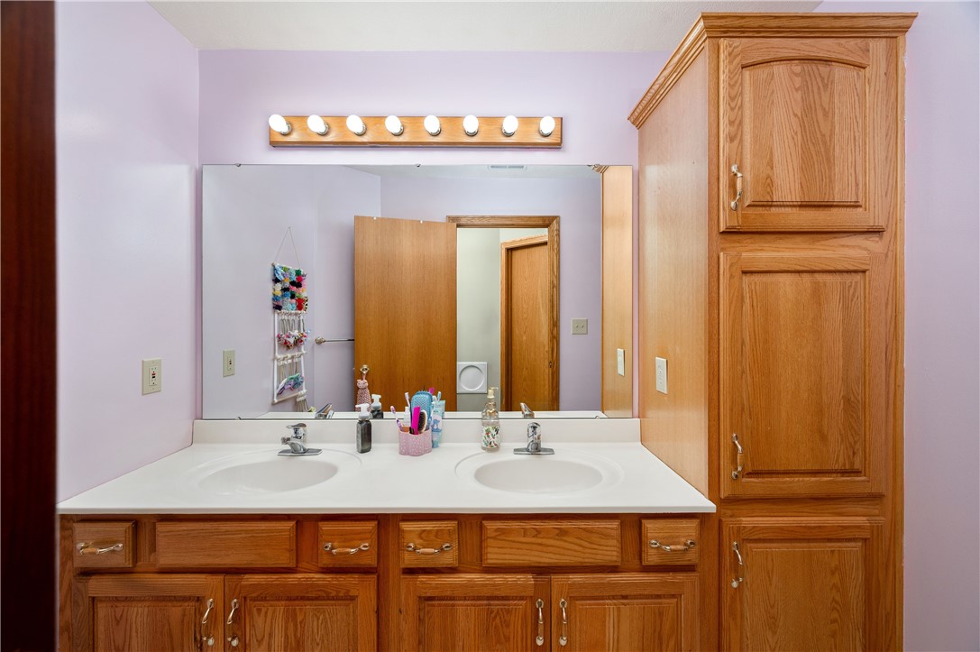 Connoquenessing Twp, Pennsylvania 16053, United States, 4 Bedrooms Bedrooms, ,4 BathroomsBathrooms,Residential,Active,148668