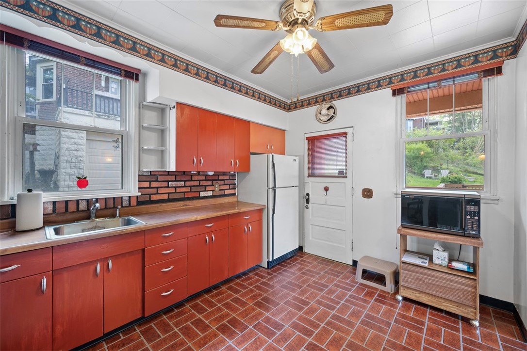 Forest Hills Boro, Pennsylvania 15221, United States, 3 Bedrooms Bedrooms, ,3 BathroomsBathrooms,Residential,Contingent,122354