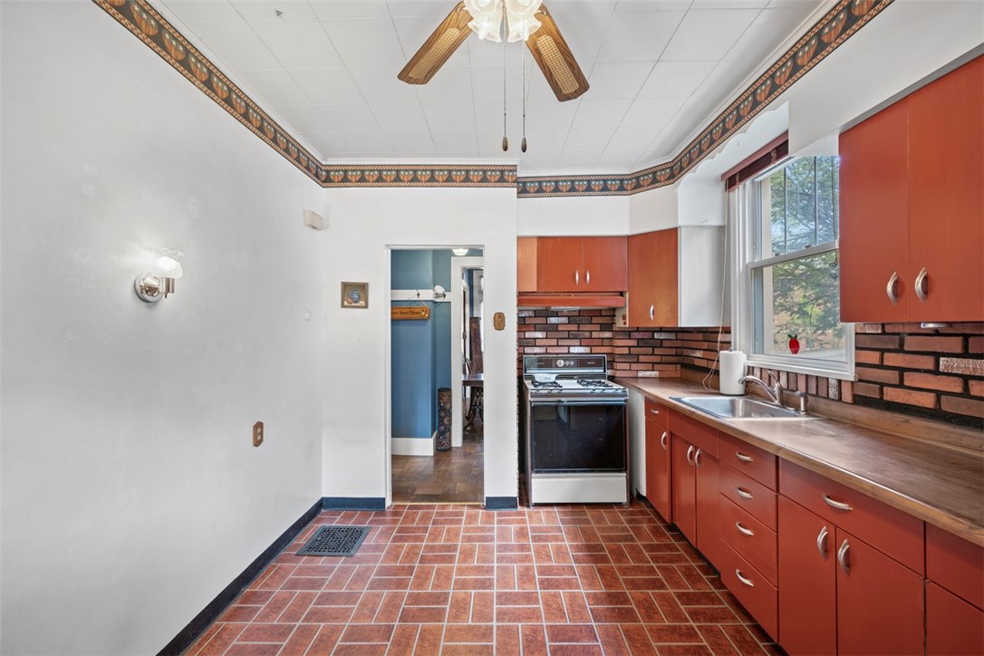 Forest Hills Boro, Pennsylvania 15221, United States, 3 Bedrooms Bedrooms, ,3 BathroomsBathrooms,Residential,Contingent,122354