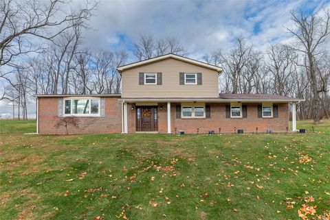 Photo of 153 Lake Dr, Greensburg, PA 15601 (MLS # 1739830)