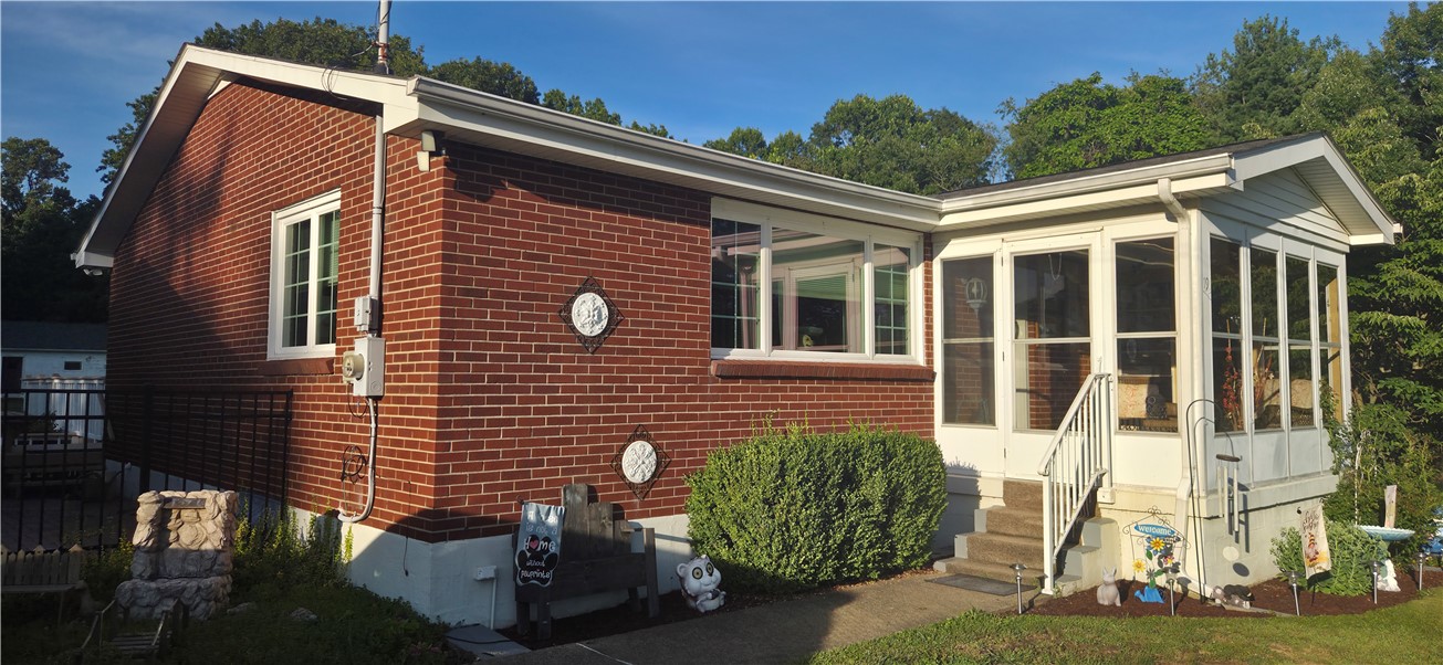 Burgettstown, Pennsylvania 15021, United States, 3 Bedrooms Bedrooms, ,3 BathroomsBathrooms,Residential,Active,187810