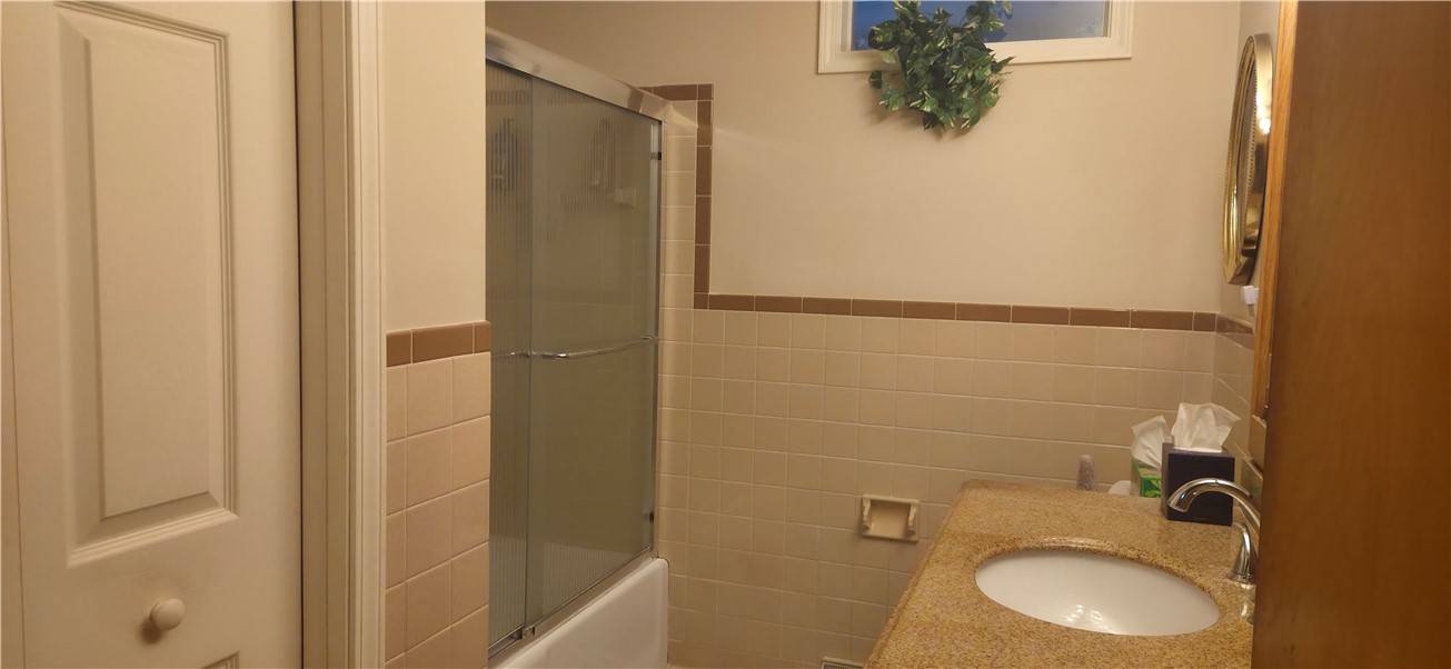 Burgettstown, Pennsylvania 15021, United States, 3 Bedrooms Bedrooms, ,3 BathroomsBathrooms,Residential,Active,187810