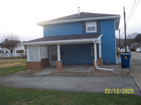 Photo of 49 E 4th Ave, Latrobe, PA 15650 (MLS # 1735179)