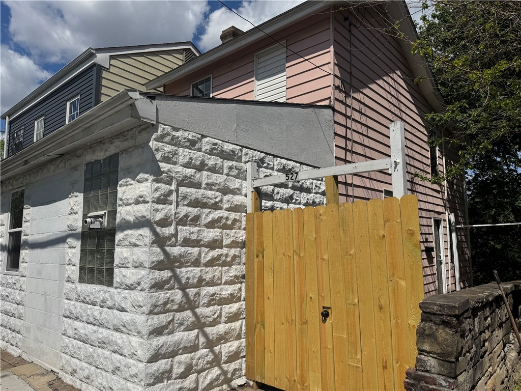 527 Lenora Street, For Sale, this great investment