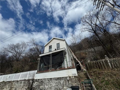 Photo of 1881 Noble St, Pittsburgh, PA 15215 (MLS # 1744779)