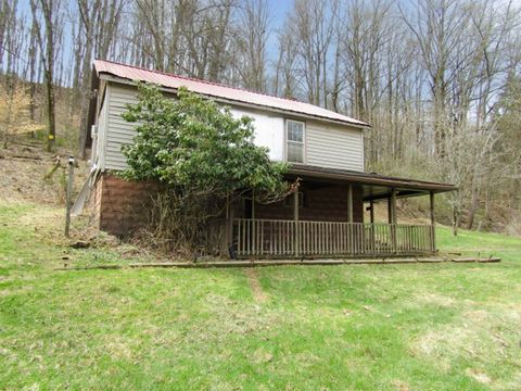 305 Queenstown Rd Perry Twp - ARM PA 16041