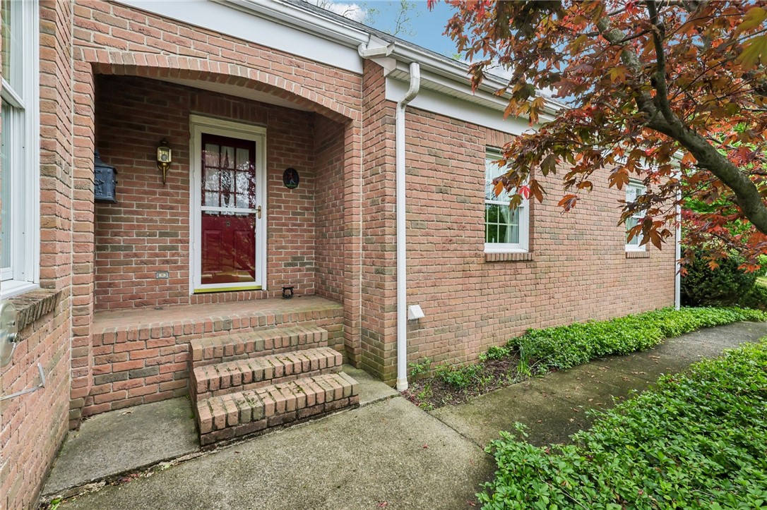 355 James St