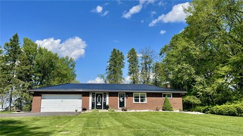 Photo of 101 Moffet Mill Rd, Aliquippa, PA 15001 (MLS # 1752349)