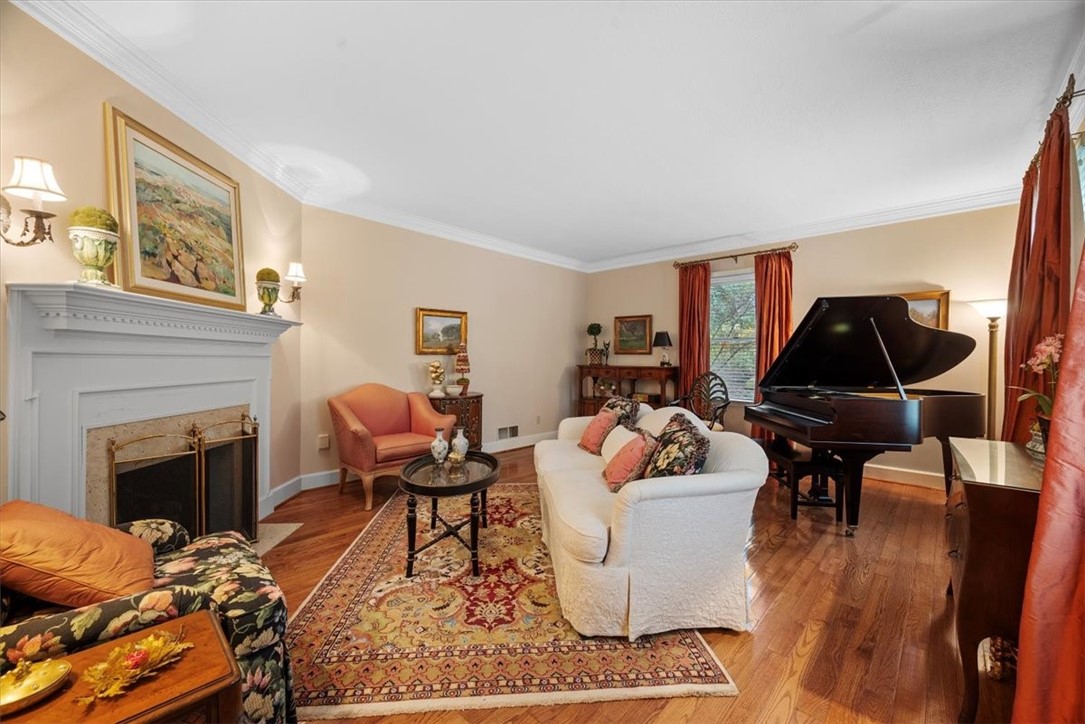 25 Oak Knoll Dr