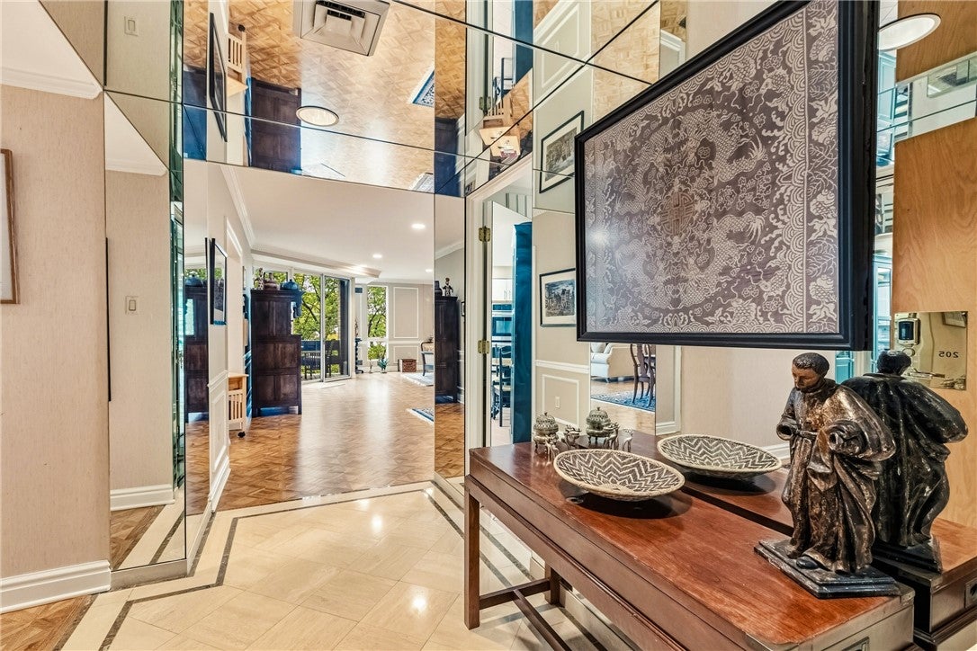 5000 Fifth Avenue 205