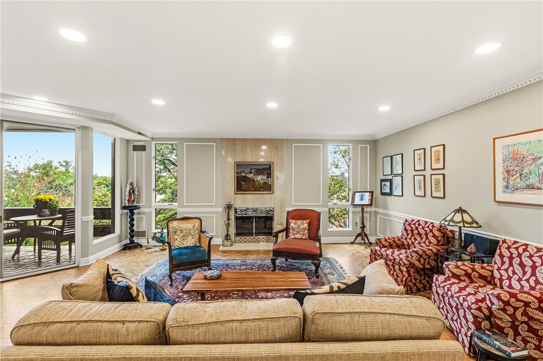 5000 Fifth Avenue 205