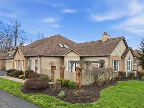 Photo for 135 Linden Ct