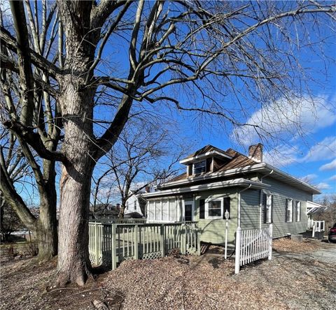 Photo of 138 E Smithfield St, Mt Pleasant, PA 15666 (MLS # 1735127)