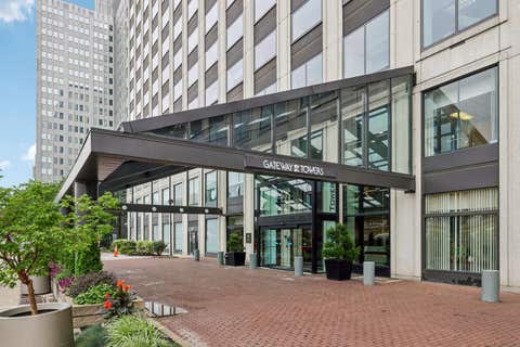 Photo for 320 Fort Duquesne Boulevard 9N