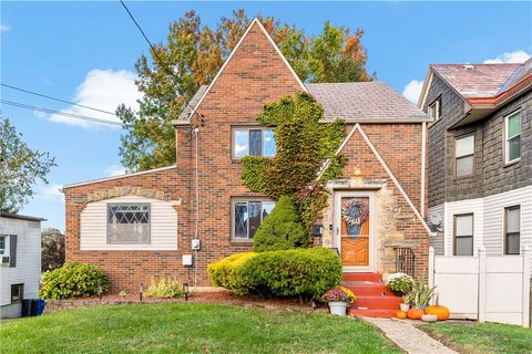 Photo of 720 Clinton Pl, Pittsburgh, PA 15202 (MLS # 1745588)