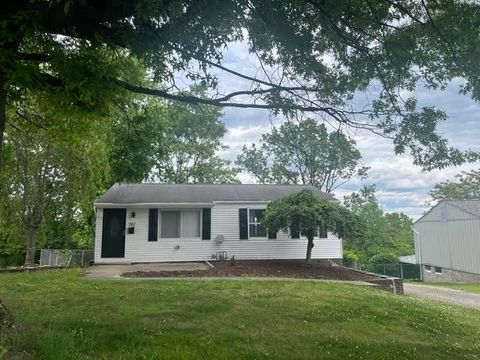 Photo of 781 Illini Dr, Monroeville, PA 15146 (MLS # 1758078)