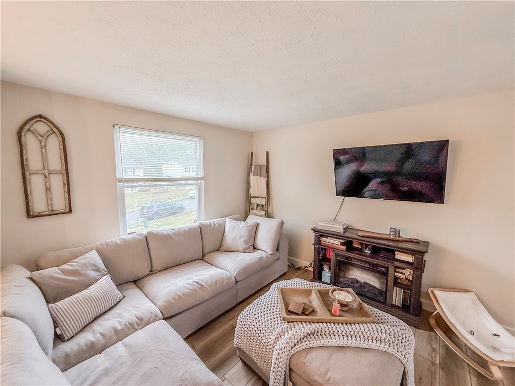 101 Glengarry Dr