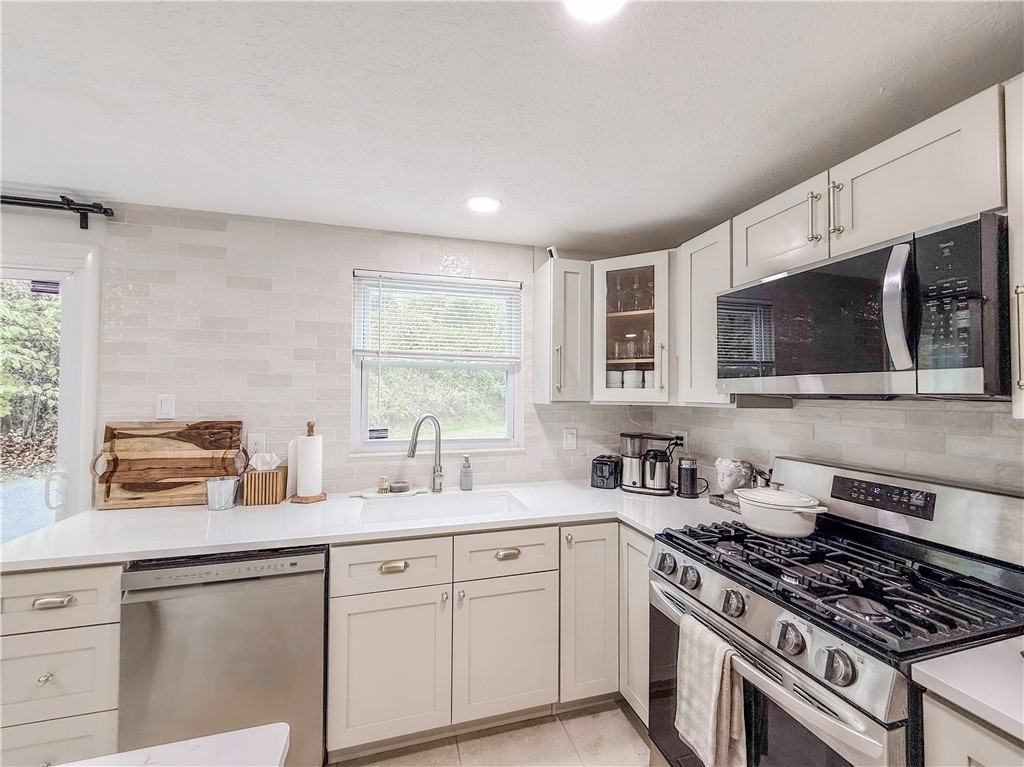 101 Glengarry Dr