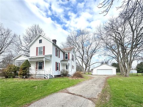 Photo of 3282 Hann Hill Rd, Hermitage, PA 16148 (MLS # 1746163)