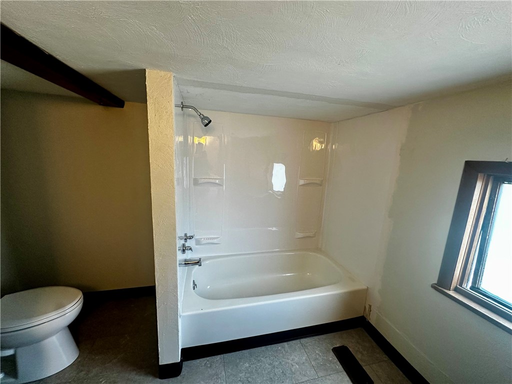 Connoquenessing Twp, Pennsylvania 16033, United States, 1 Bedroom Bedrooms, ,2 BathroomsBathrooms,Residential,Active,209201