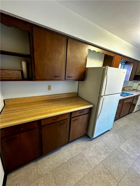 Connoquenessing Twp, Pennsylvania 16033, United States, 1 Bedroom Bedrooms, ,2 BathroomsBathrooms,Residential,Active,209201