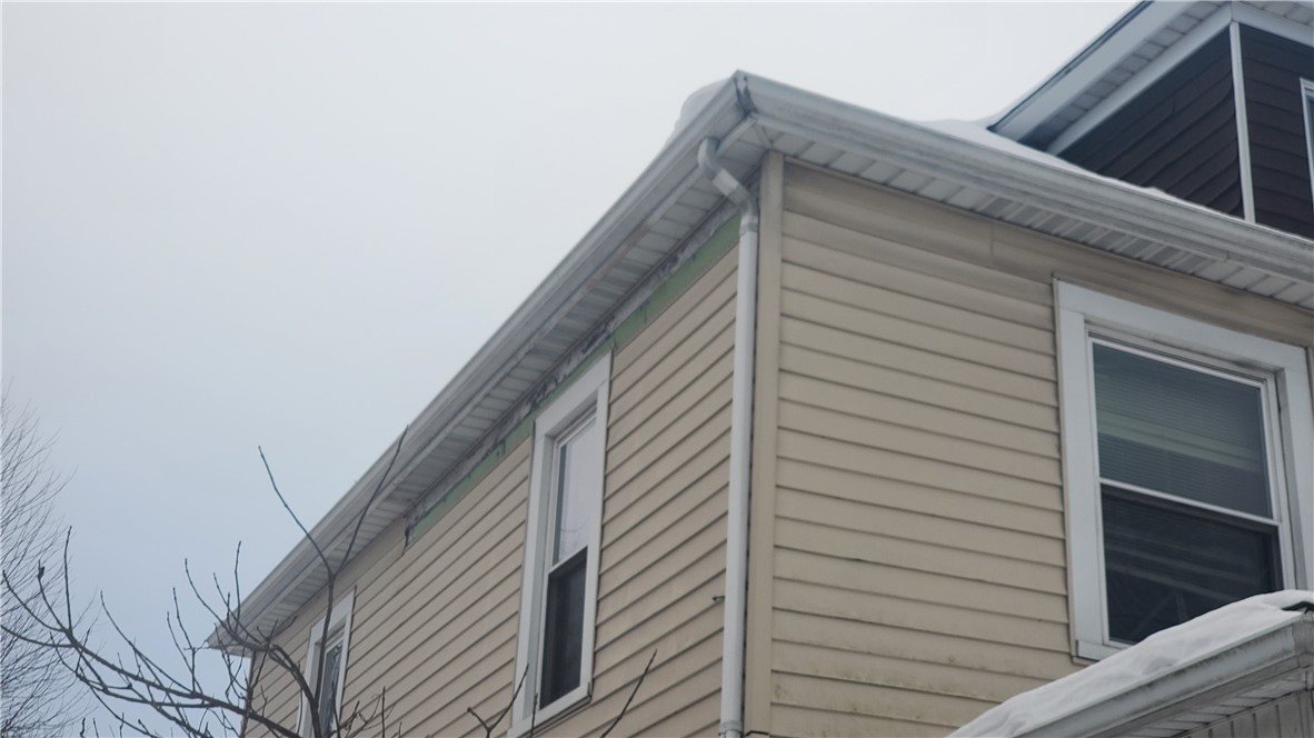 228 E Main St