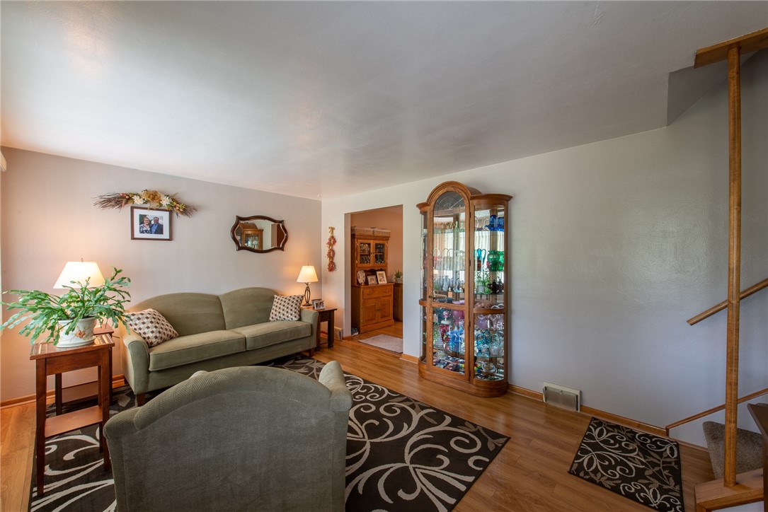 Oklahoma Boro, Pennsylvania 15613, United States, 3 Bedrooms Bedrooms, ,2 BathroomsBathrooms,Residential,Pending,181881