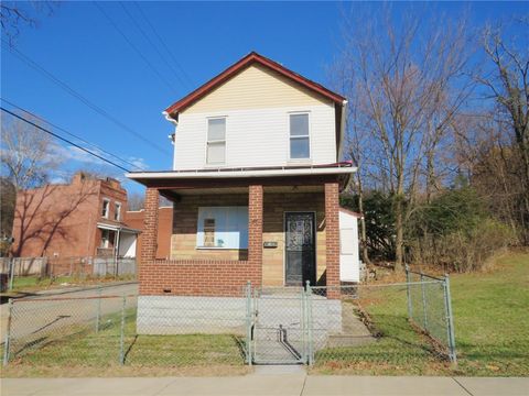 Photo of 1019 Maple St, Pittsburgh, PA 15221 (MLS # 1738535)