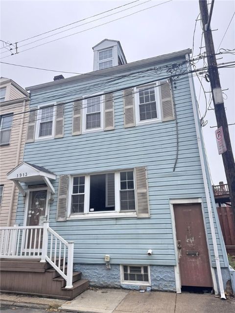 Photo of 1913 Fox Way, Pittsburgh, PA 15203 (MLS # 1733121)