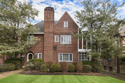 Photo of 2205 Beechwood Blvd. Blvd, Squirrel Hill, PA 15217 (MLS # 1747770)