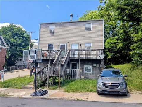 Photo of 347 Highland Ave, Turtle Creek, PA 15145 (MLS # 1761234)