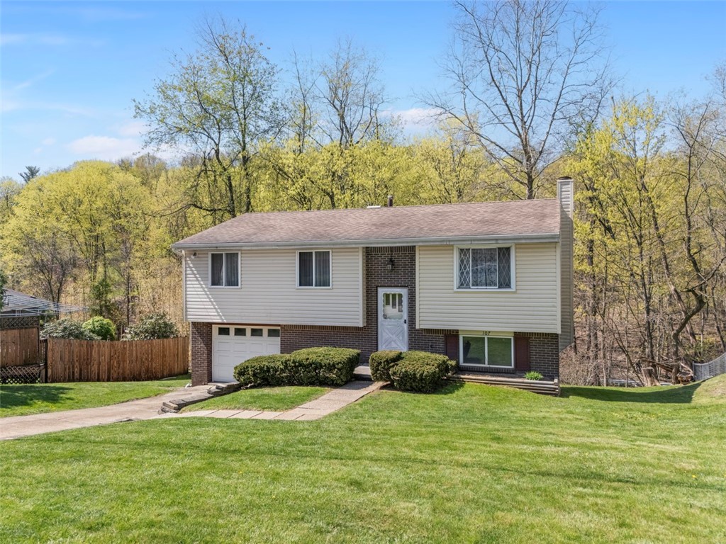 107 Circle Dr Dr, White Oak, Pennsylvania image 2