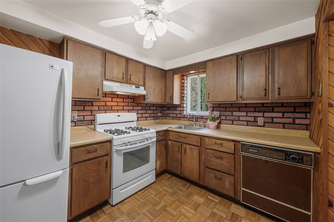 107 Circle Dr Dr, White Oak, Pennsylvania image 12